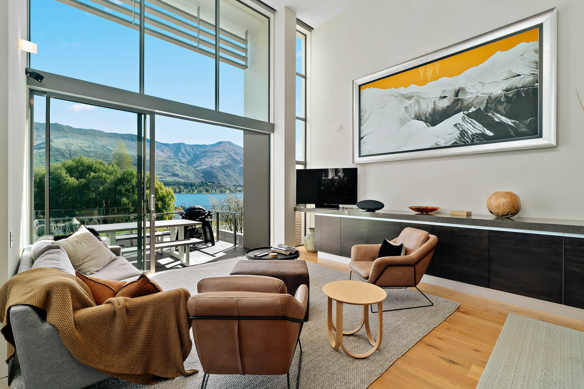 Photo inspiration: Off Grid Apartment With Lake View On A Budget Reference: Luxury Holiday Apartment Lake Mountain Views